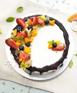 Fruit cream cake