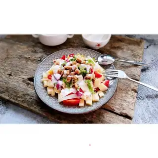 Vegetable yogurt salad