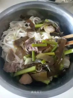 Seaweed gravy past the surface