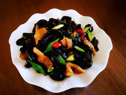 Black-mucked with garlic