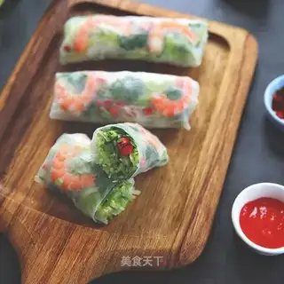 Vegetable seafood spring rolls