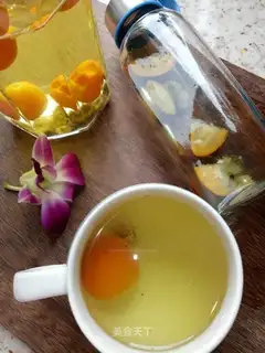 Orange chrysanthemum tea
