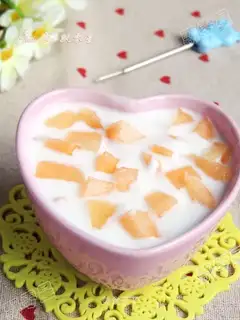 The jaguana pellets of yogurt