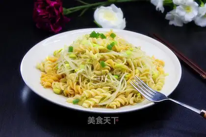 Bean sprouts for macaroni