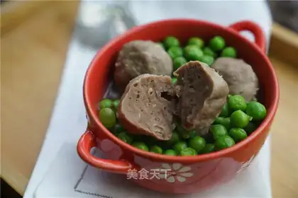 Peas with beefballs