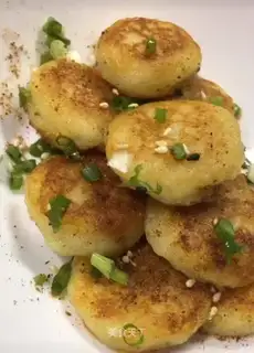 Pretzel potatoes