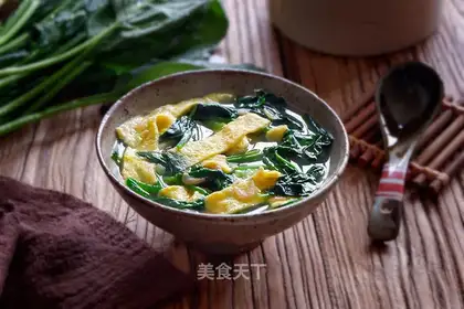 Pine shrimp omelet soup