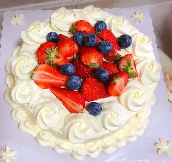 Mango with strawberry cake