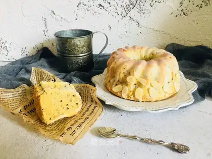 Suffering lemon candy with empty cake