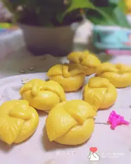 Apple buns