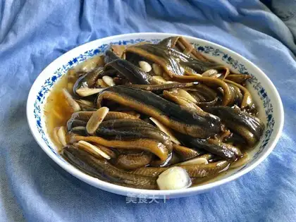 Swimming longfish