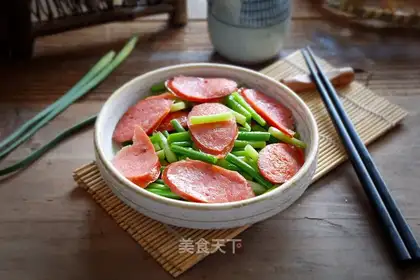 Red sausage and garlic