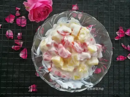 Pineapple yogurt salad