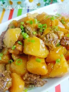 Stewed chicken nuggets with potato