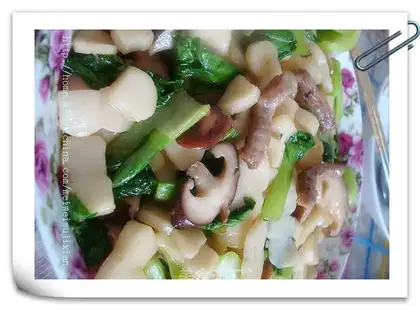 stir-fried rice cake with green vegetables