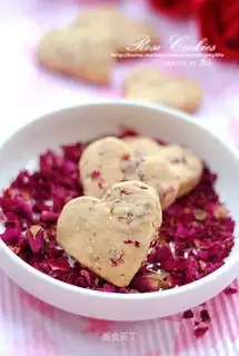 Rose heart-shaped cookies