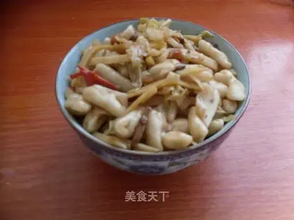 Vegetarian stir-fried cat ears