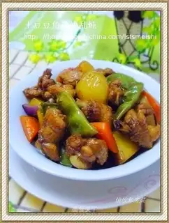 Stewed chicken nuggets with potatoes and beans