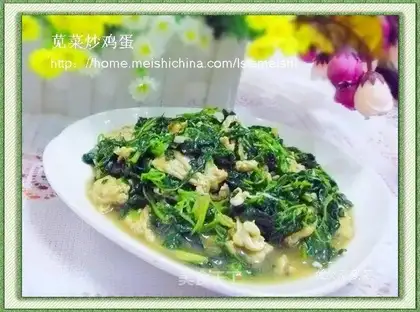 Scrambled eggs with amaranth