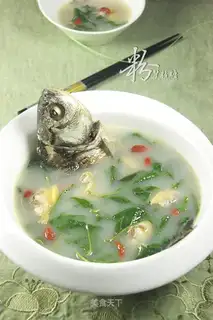 Crucian carp, clam, wolfberry leaf soup