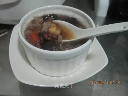 Red bean, white fungus and lotus seed soup