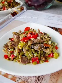 stir-fried chicken offal with sour beans