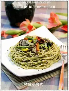 stir-fried pasta with green sauce