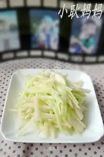 Cucumber mixed with apples