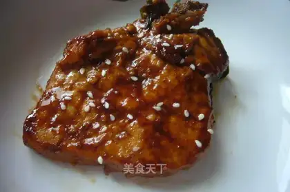 Braised pork steak with green onion