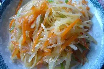 Shredded potatoes with salad