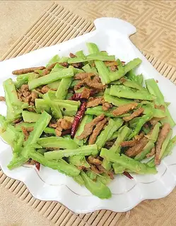stir-fried shredded pork with bitter gourd