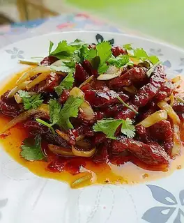 Shredded pork in tomato sauce
