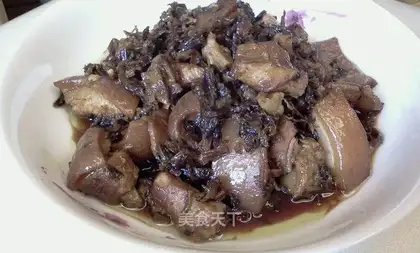 Braised pork belly with mouldy dried vegetables