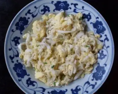 Scrambled eggs with whitebait