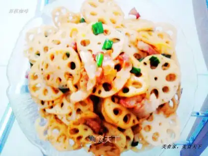 stir-fried lotus root slices with pork belly