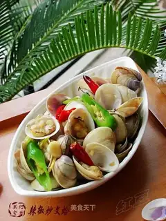 Fried clams with chili peppers