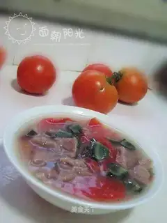Tomato lean meat and preserved egg soup