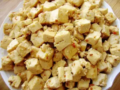 stir-fried diced tofu with spicy sauce