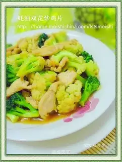 stir-fried chicken slices in oyster sauce with double flower
