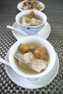 Five fingers peach pork bone soup
