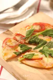 Fresh vegetable pizza