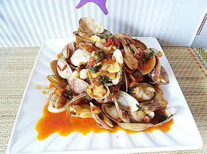 stir-fried clams with spicy sauce