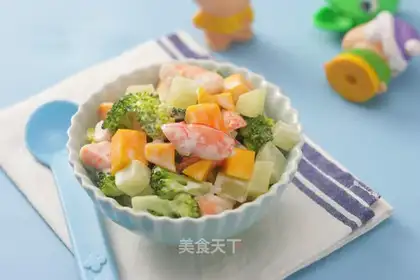 Fresh mangshi vegetables and shrimp salad