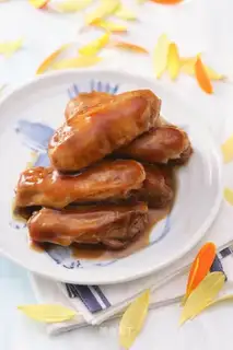 Roast chicken wings in an electric rice cooker