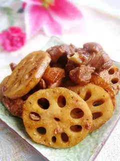 Roasted duck meat with lotus root