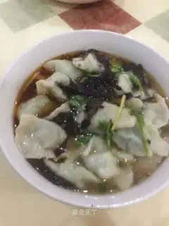 Sour soup dumplings