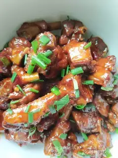 A beer duck with sauce