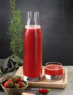 Fresh strawberry juice