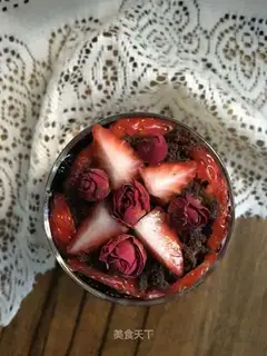 Rose yogurt cup