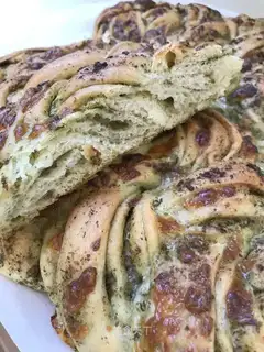 Garlic braid bread